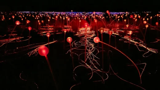 Does Uluru close at night